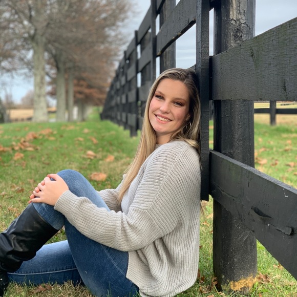 Meet your Posher, Mikala - Picture 1 of 1